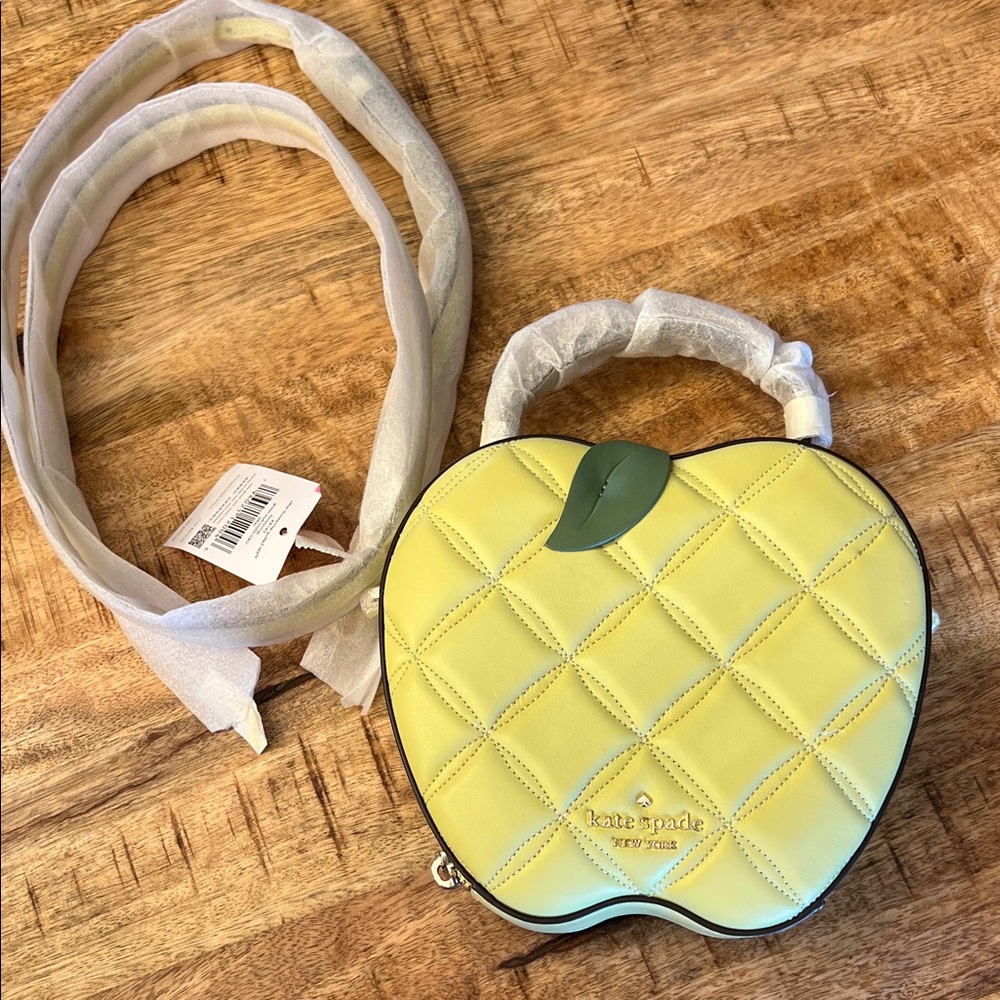 kate spade โ ๏ธ pale yellow quilted heart mini satchel with green leaf ๐ ๐ - Picture 6 of 14